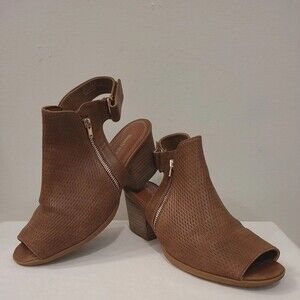 Baretraps Ivey  Peep Toe Ankle Strap Classic Block Heel Brown Size 7.5